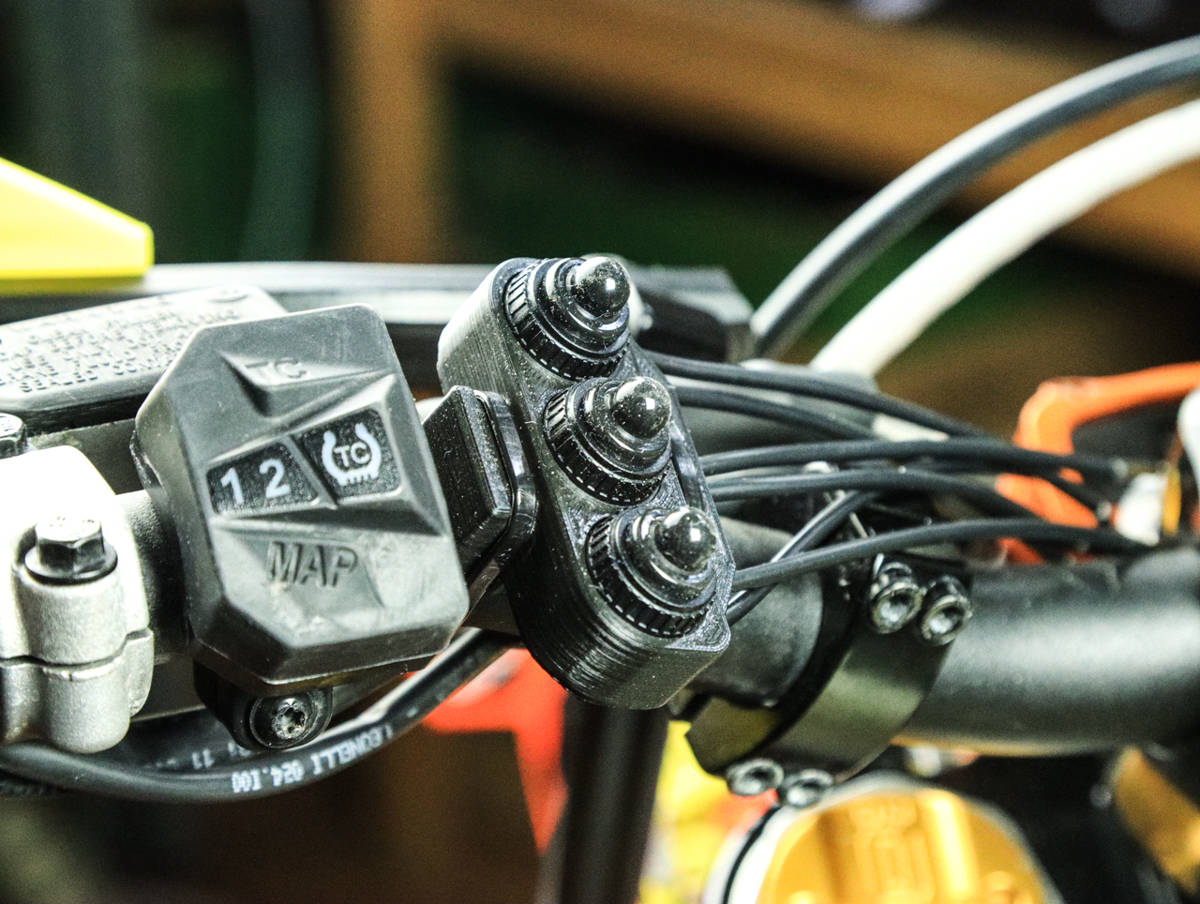 Triple mounting ON/OFF switches to the handlebars.