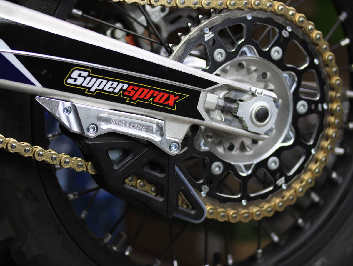 Chainguide bracket protection / Swingarm guard