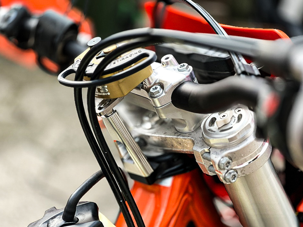 STEERING DAMPER TOP MOUNT KIT KTM HUSQVARNA GAS GAS 2024 UP ALL ENDURO/MX MODELS